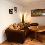 Feriehus Haus Am Fluss Mit Wunderschoener Dachterrasse Mit Flussblick ,garten Und Grill *