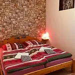 Haus Am Fluss Mit Wunderschoener Dachterrasse Mit Flussblick ,garten Und Grill Feriehus